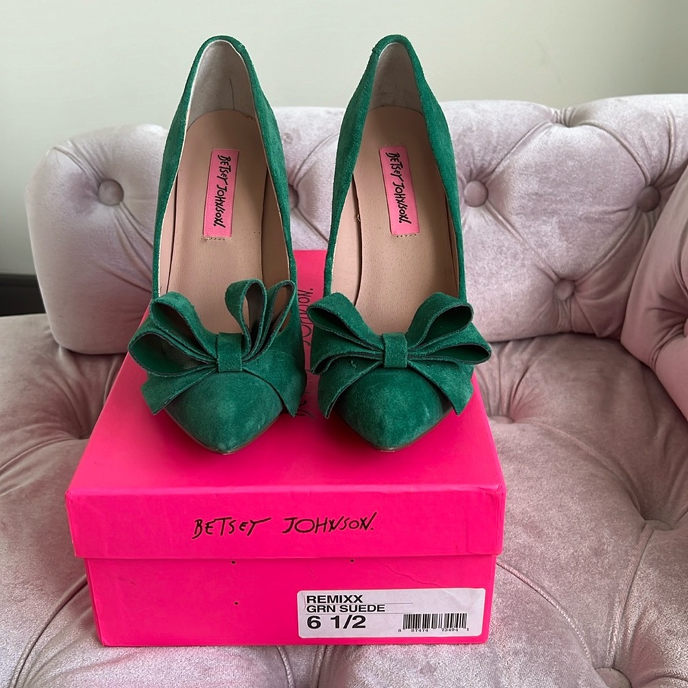 Beautiful Green Pumps